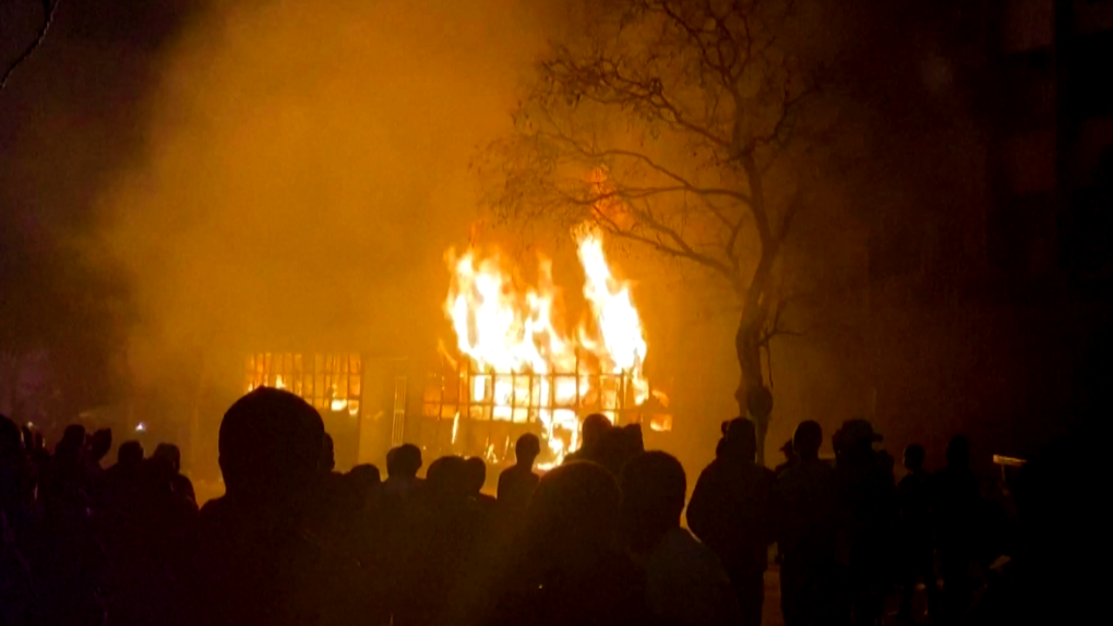 Incêndio em casamento no Iraque mata pelo mais de 100 pessoas e fere mais 150