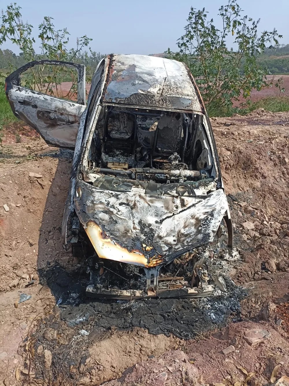 Carro usado em homicídio em Rio Claro é encontrado queimado — Foto: Arquivo pessoal
