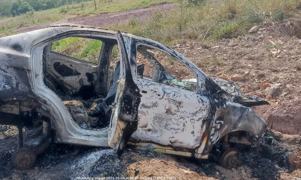 Carro que foi usado no homicídio em Rio Claro é encontrado queimado