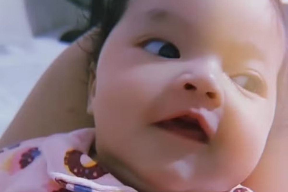 Fotografia mostra a bebê Melinda, de dois meses, com expressão serena. A imagem foi compartilhada nas redes sociais após o crime, que comoveu moradores de Boa Vista (RR).